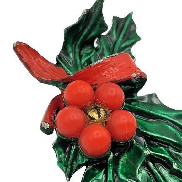 Vintage Holly Leaf Enamel Metal Brooch Pin Red Berries Ribbon Accent Christmas - Picture 2 of 5